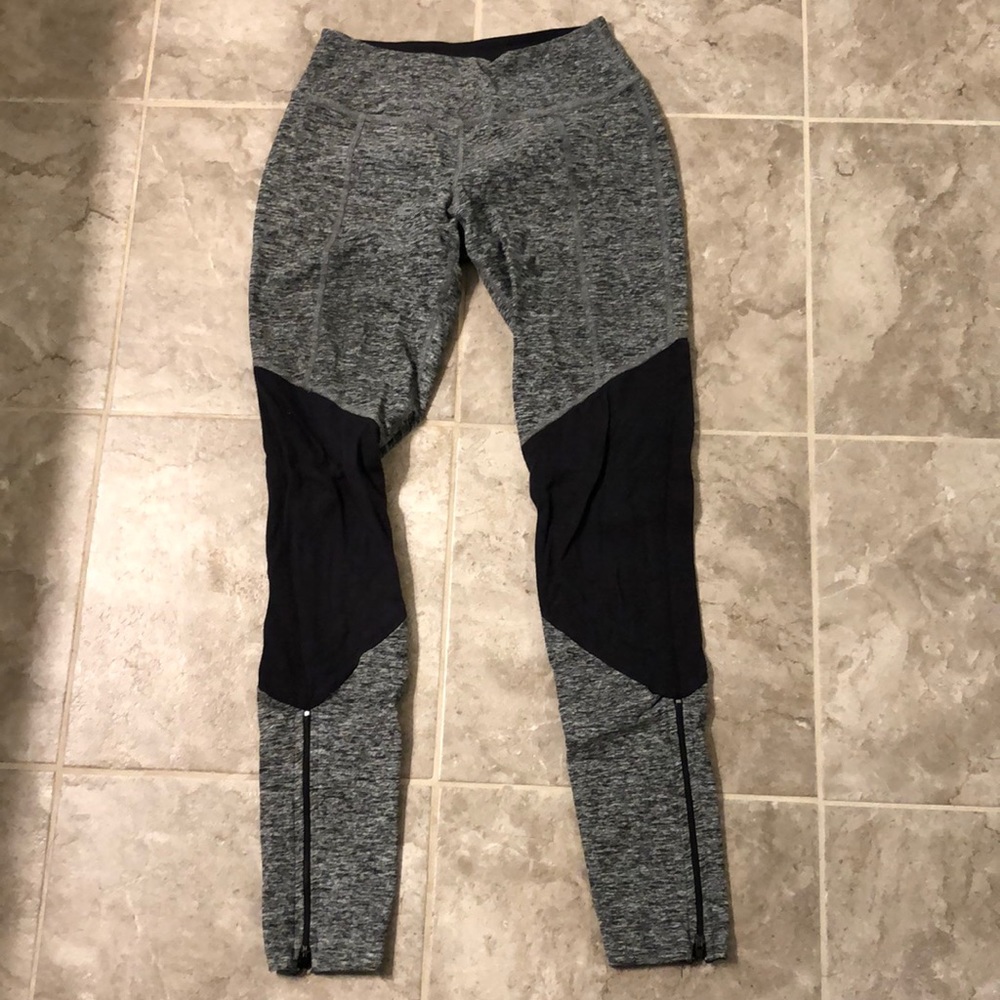 Beyond Yoga leggings, size small.